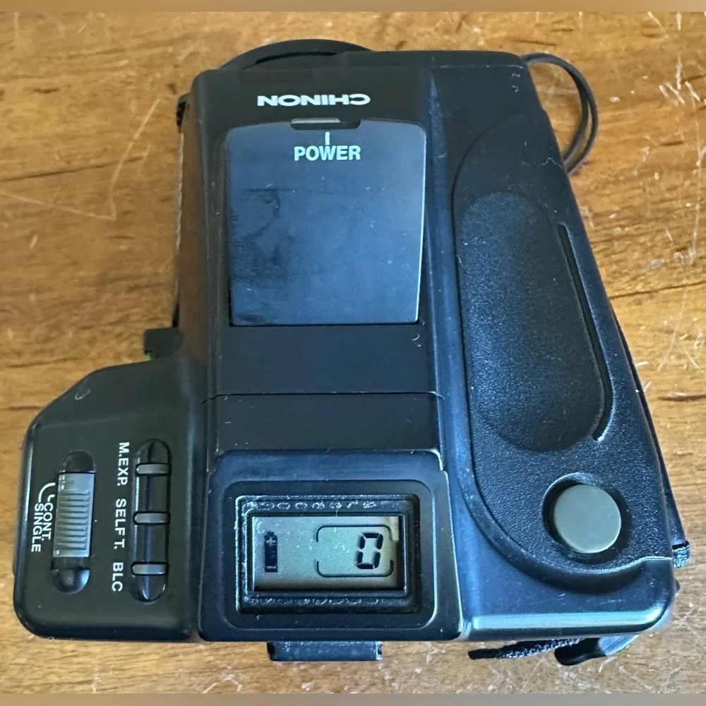 Chinon Genesis GS-7 Reflex Zoom 35mm Film Autofocus SLR Camera w/Case Manual BLK